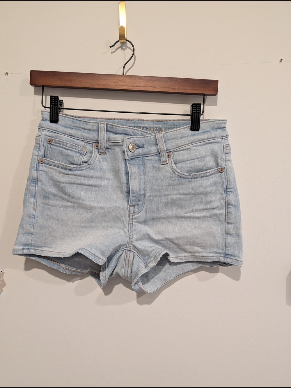 American Eagle HighRise Shortie Denim Shorts Light Wash Next Level Stretch Size2